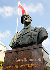 5 maja 2013 r. – blisko 40 motocyklistów oraz delegacja z ogólnopolskiej grupy „Ojczyzna” oddały hołd gen. Bronisławowi Kwiatkowskiemu, który zginął pod Smoleńskiem.