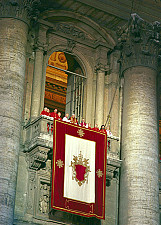 Karol Wojtyła jako Jan Paweł II na Balkonie Bazyliki św. Piotra w dniu wyboru