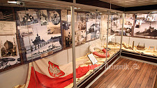 Muzeum Marynarki Wojennej otworzyło na pokładzie niszczyciela ORP „Błyskawica” w Gdyni  wystawę pt. „Polska Marynarka Wojenna w II wojnie światowej”

Wśród eksponatów, które można obejrzeć znalazły się m. in. Order Virtuti Militari, który otrzymała „Błyskawica”. Turyści mogą także zwiedzać najstarszego na świecie zachowanego niszczyciela.