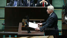Styczeń: dr Witold Waszczkowski, szef MSZ, nakreśla w Sejmie główne kierunki polskiej dyplomacji. 