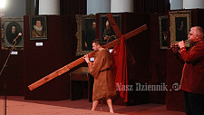  W warszawskiej Galerii Porczyńskich odbyła się dzisiaj premiera najnowszego spektaklu „Naszego Teatru” pt. Misterium „Sen o Krzyżu”. Scenariusz spektaklu oraz reżyseria: Barbara Dobrzyńska.
