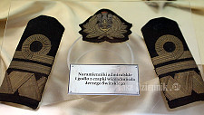 Muzeum Marynarki Wojennej otworzyło na pokładzie niszczyciela ORP „Błyskawica” w Gdyni  wystawę pt. „Polska Marynarka Wojenna w II wojnie światowej”

Wśród eksponatów, które można obejrzeć znalazły się m. in. Order Virtuti Militari, który otrzymała „Błyskawica”. Turyści mogą także zwiedzać najstarszego na świecie zachowanego niszczyciela.