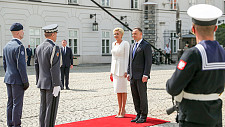 Przyjęcie meldunku od dowódcy Garnizonu Warszawa gen. dyw. Roberta Głąba