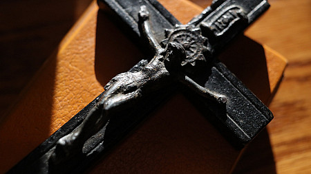 Skradziono figurę Chrystusa z przydrożnego krzyża