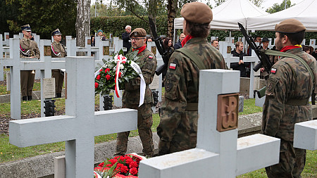 Poświęcenie symbolicznych grobów