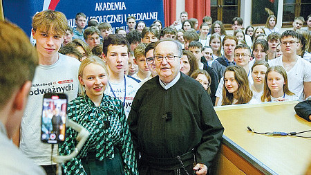 KSZTAŁCIMY ZWIASTUNÓW PRAWDY