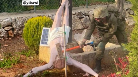 Zbezczeszczona figura Jezusa