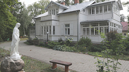 Dom św. siostry Faustyny w Ostrówku zaprasza