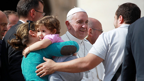 Papież u chorych dzieci